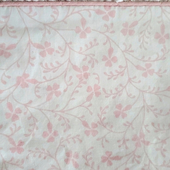 Laura Ashley Pink & White Flowered Queen size Flat sheet - Picture 2 of 6